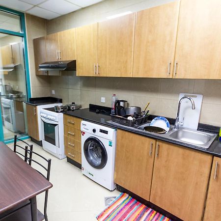 Small Budget Rooms For 'Girls' Only In Dubai, Marina Luaran gambar